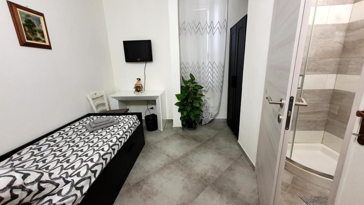 Rooms Cris Pisa Exteriör bild